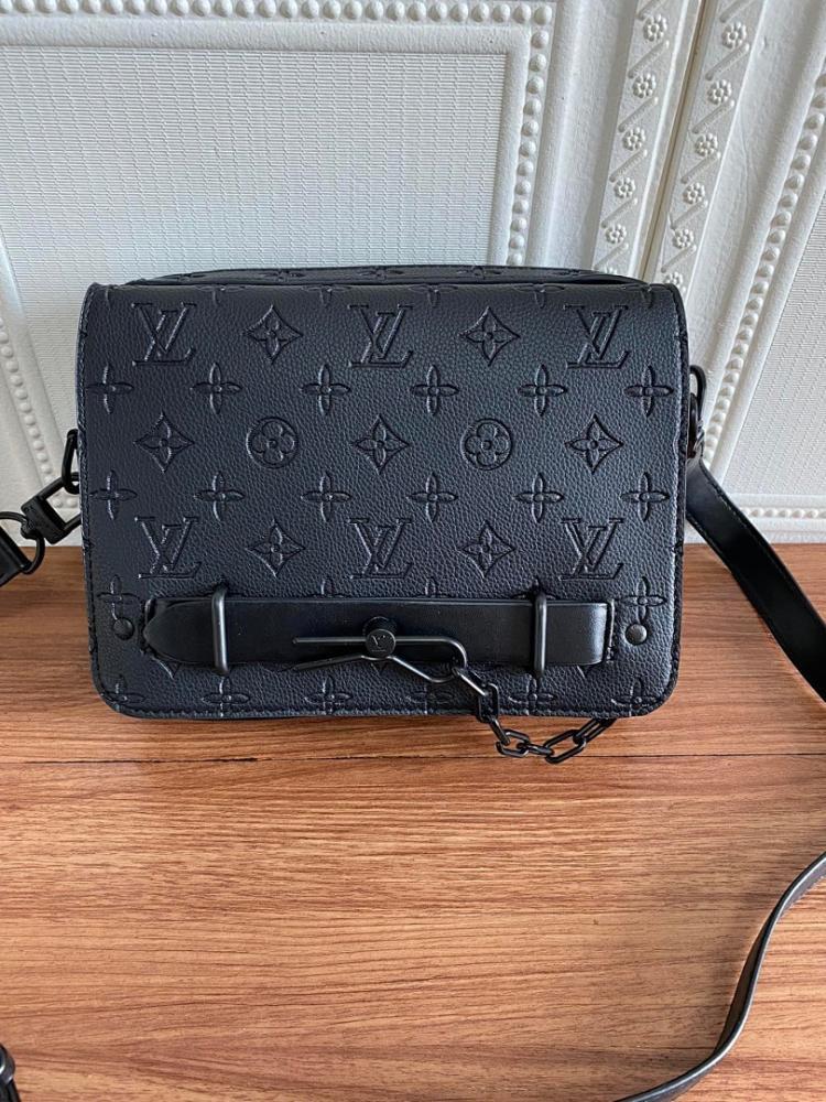 Classic Elegant Shoulder Bag – Limited Edition