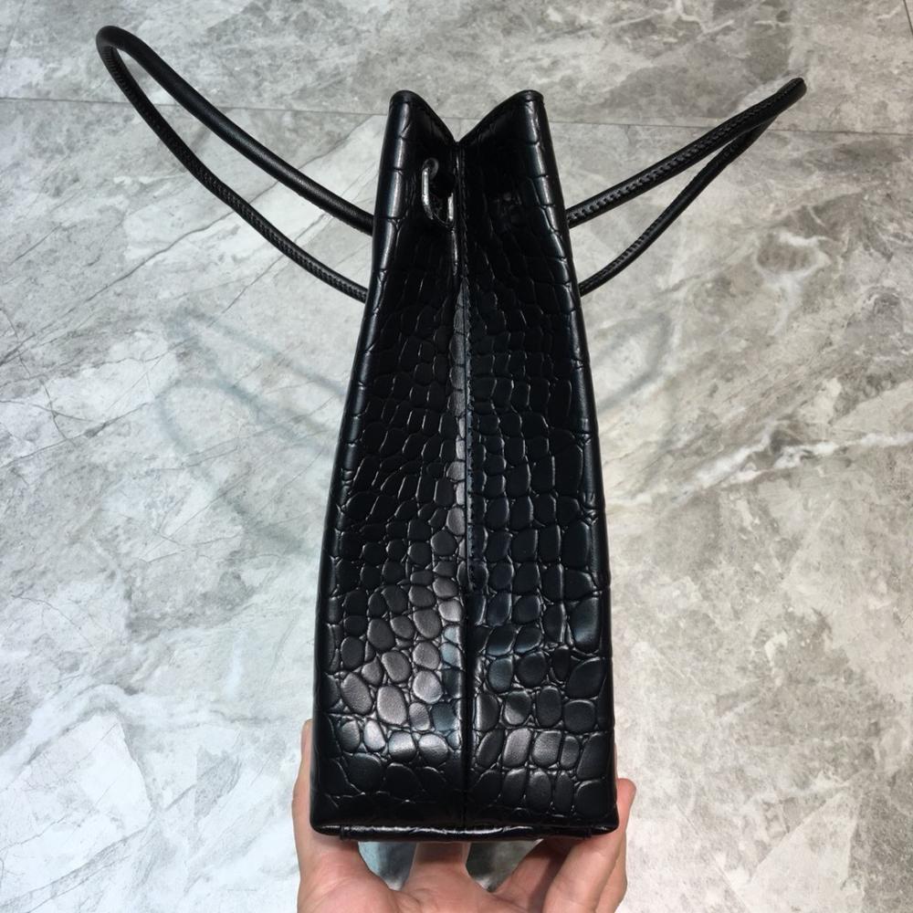 Elegant Leather Top Handle Bag