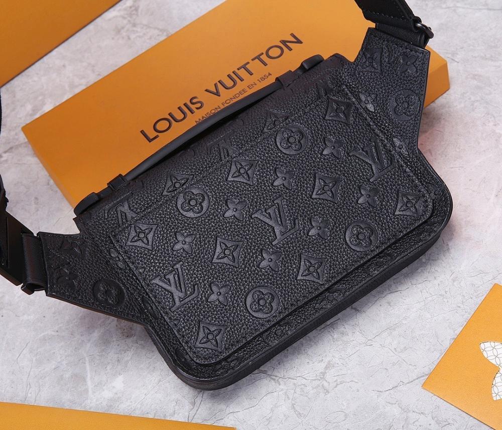 Italian-Inspired Elegant Black Leather Shoulder Bag