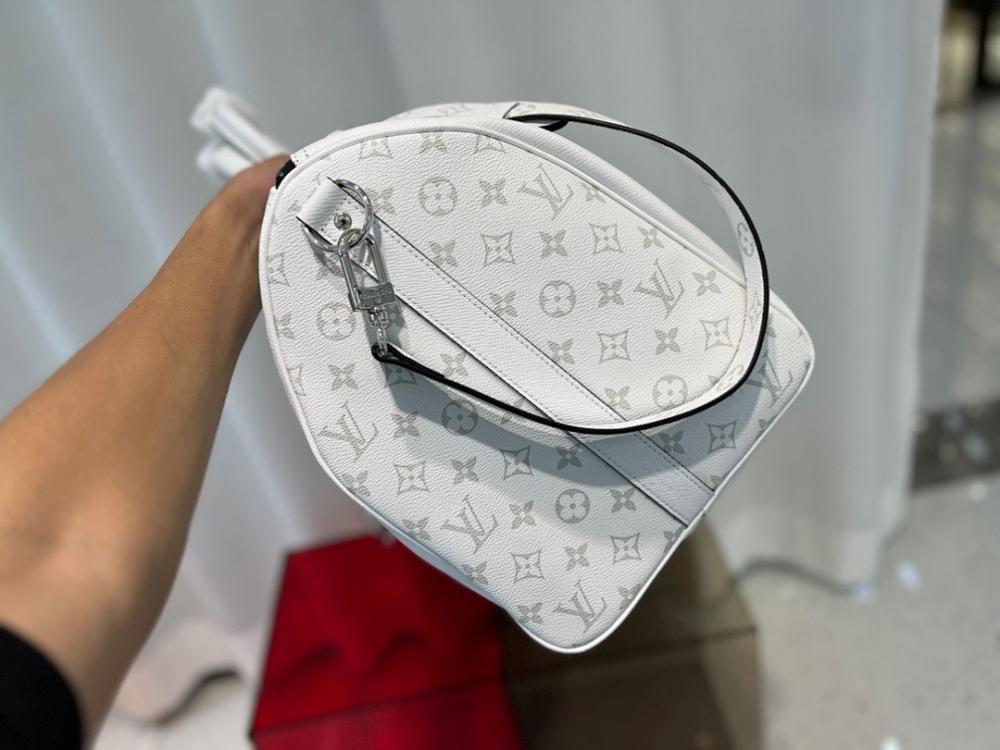 Classic Leather Shoulder Bag – Special Edition