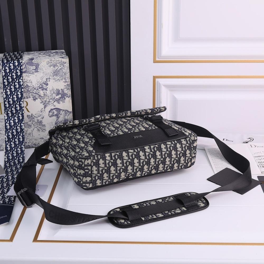 Modern Italian-Inspired Black Quilted Jacquard Shoulder Bag