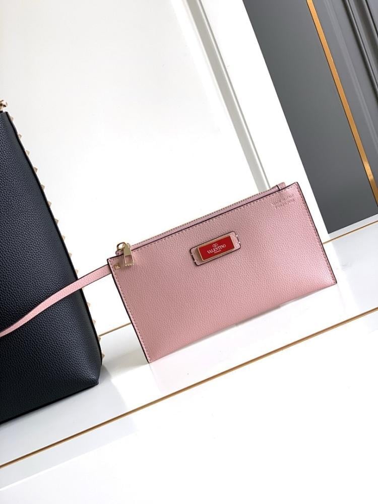 Elegant Stylish Calfskin Shoulder Bag – Limited Edition