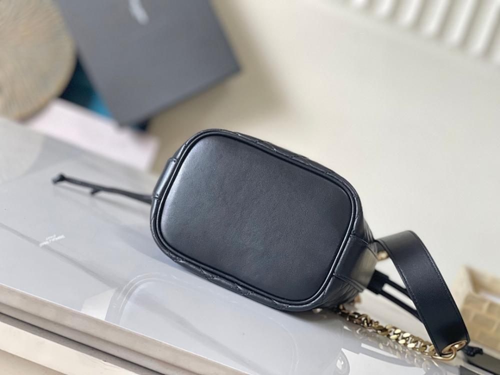 Modern Refined Leather Bucket Bag