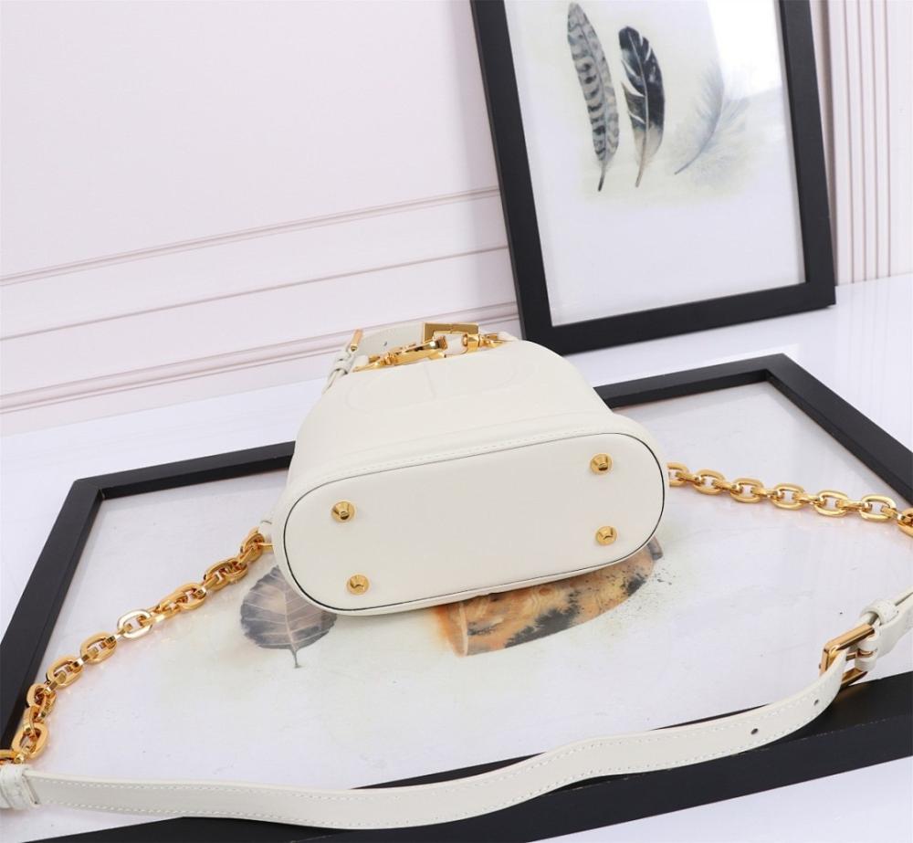 Elegant Leather Bucket Bag – Special Edition