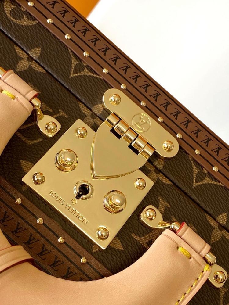 Luxury Refined Studded Leather Shoulder Bag