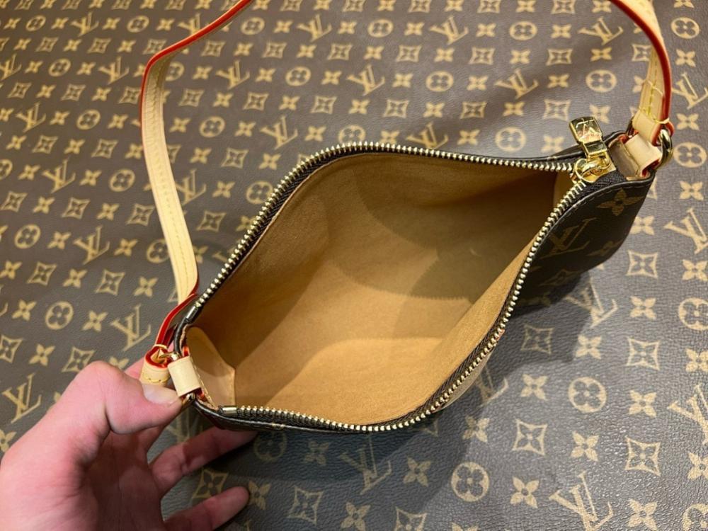 Stylish Refined Leather Crossbody Bag