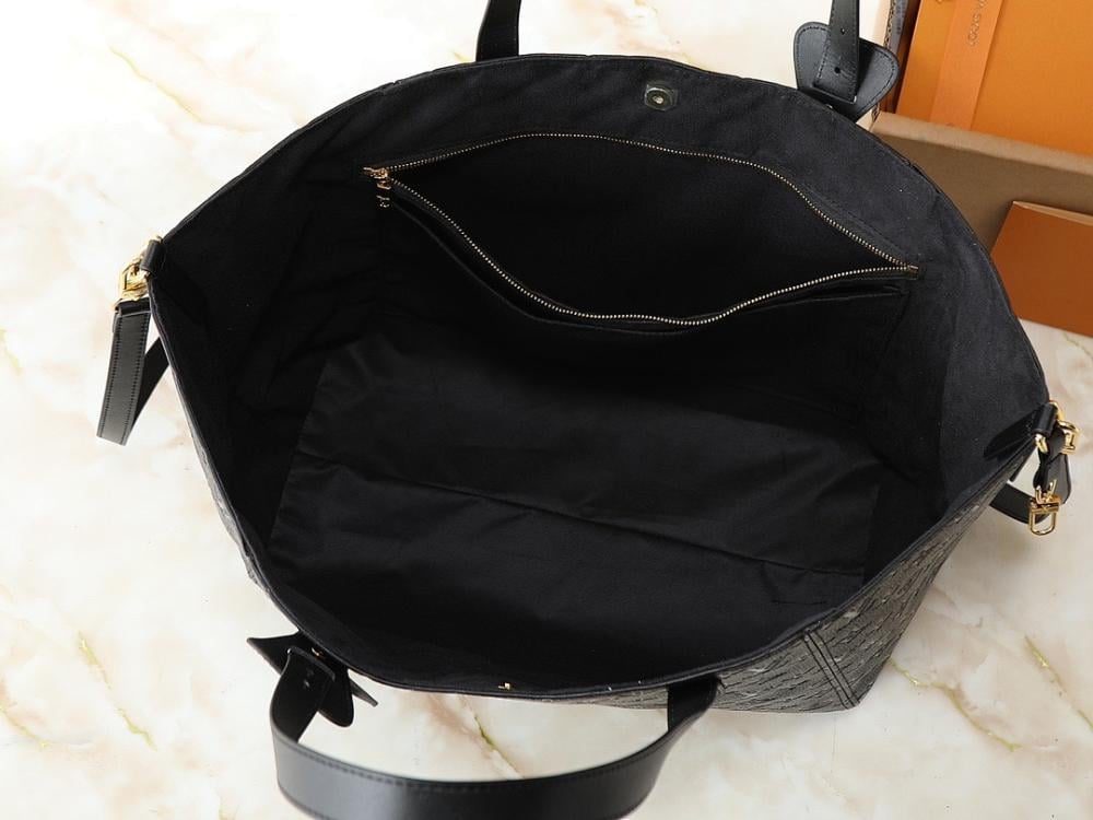 Italian-Inspired Elegant Shoulder Bag