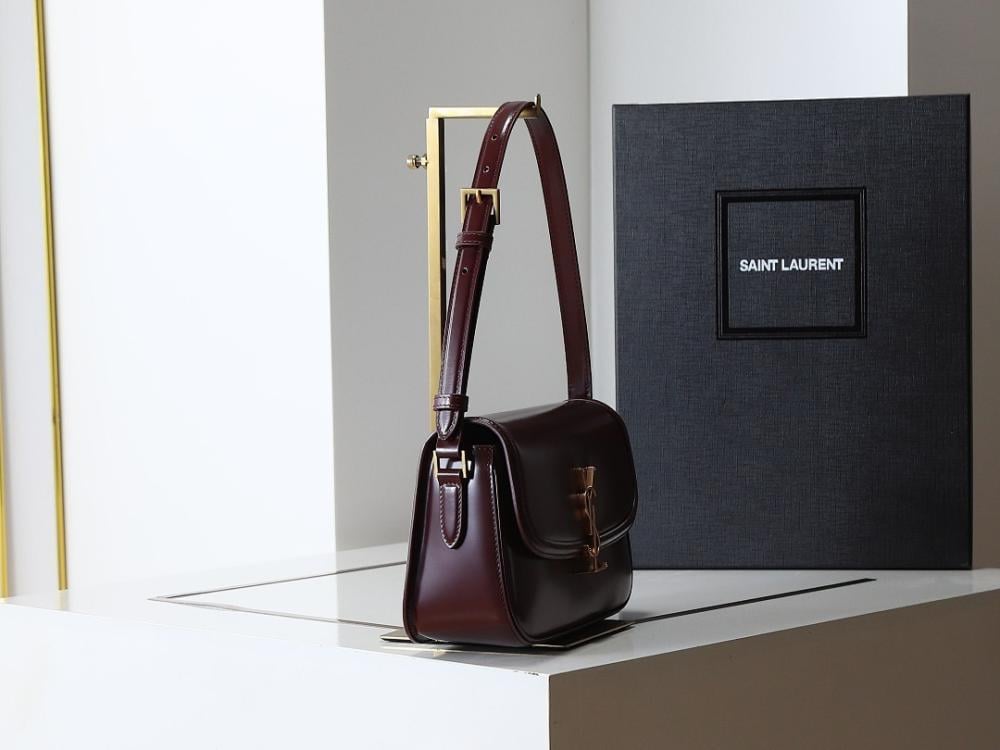 Italian-Inspired Stylish Lambskin Shoulder Bag