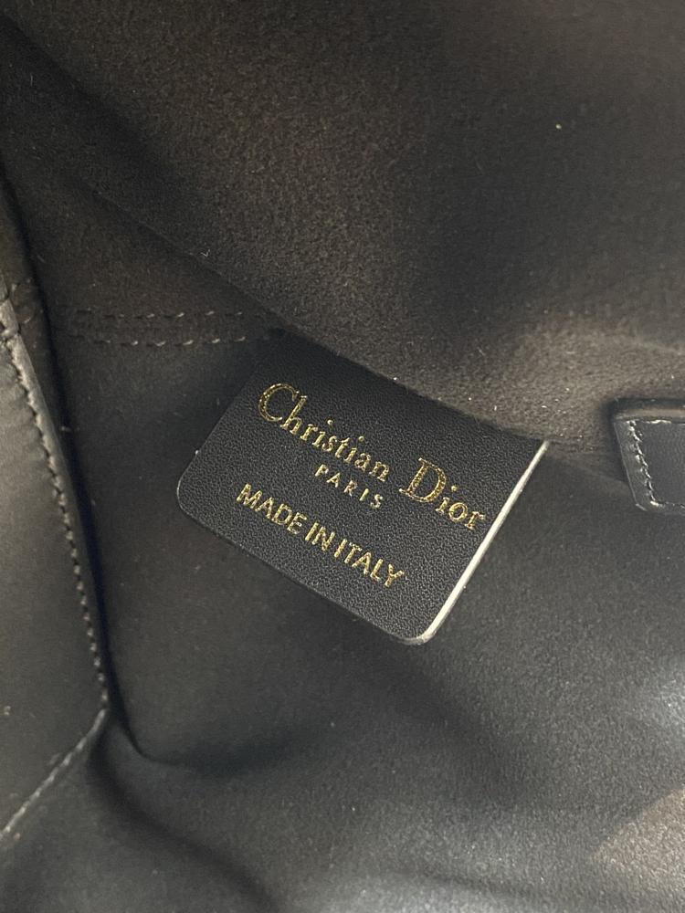 Classic Leather Shoulder Bag