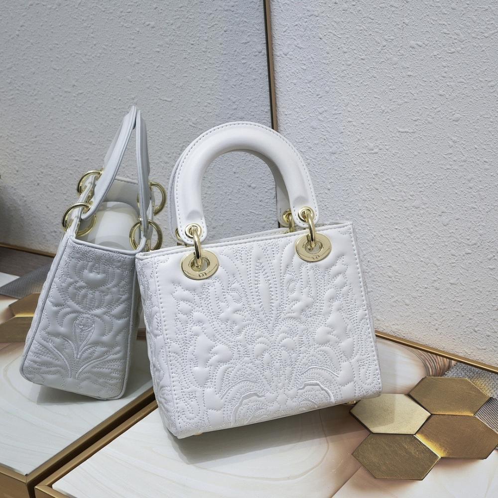 Luxury Elegant Gold Quilted Shoulder Bag