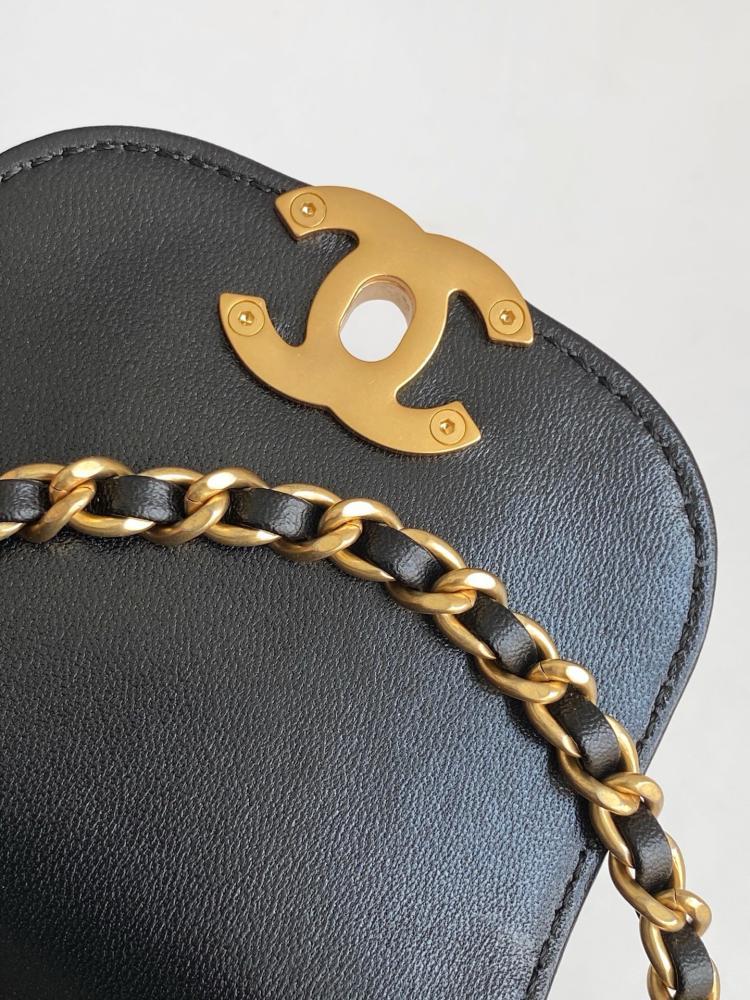 Classic Leather Shoulder Bag