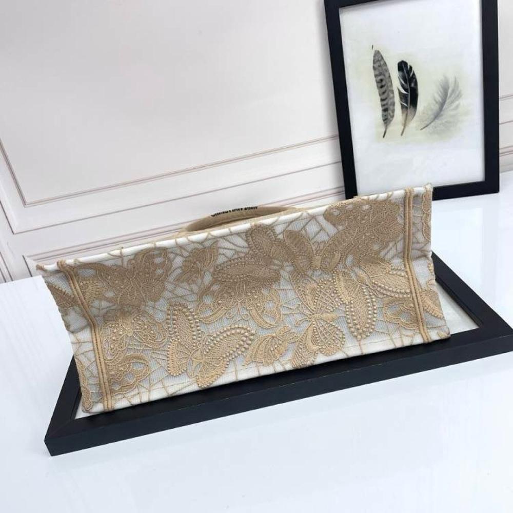 Stylish Embroidered Shoulder Bag – Limited Edition