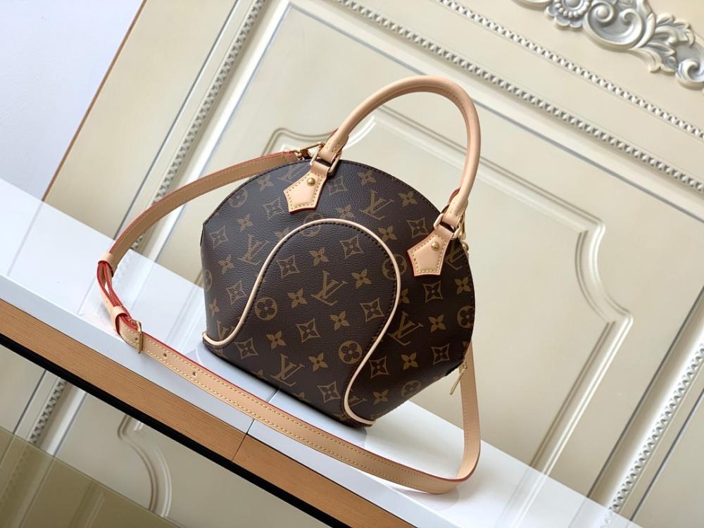 Luxury Leather Shoulder Bag – Limited Edition