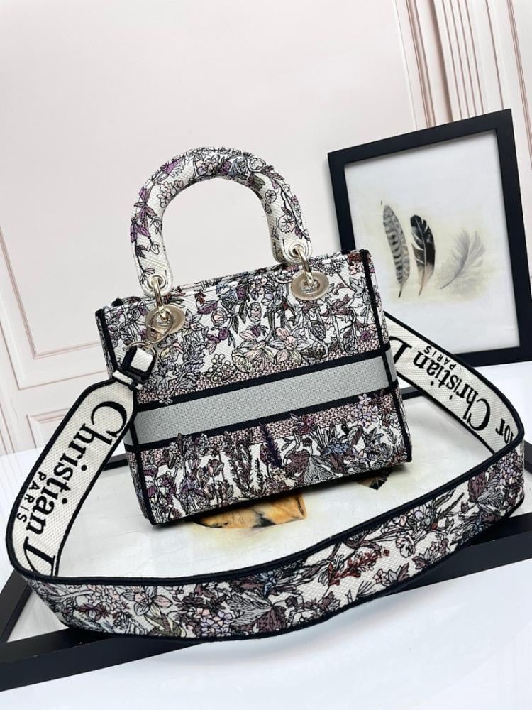 Luxury Refined Embroidered Shoulder Bag