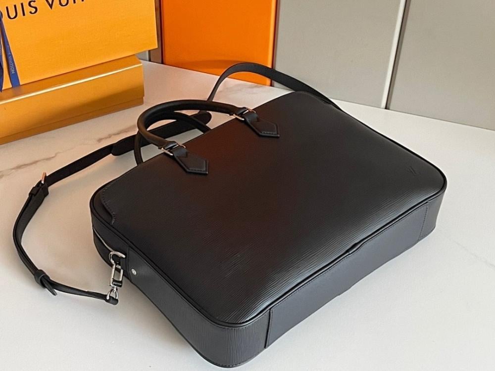 Elegant Leather Crossbody Bag – Limited Edition