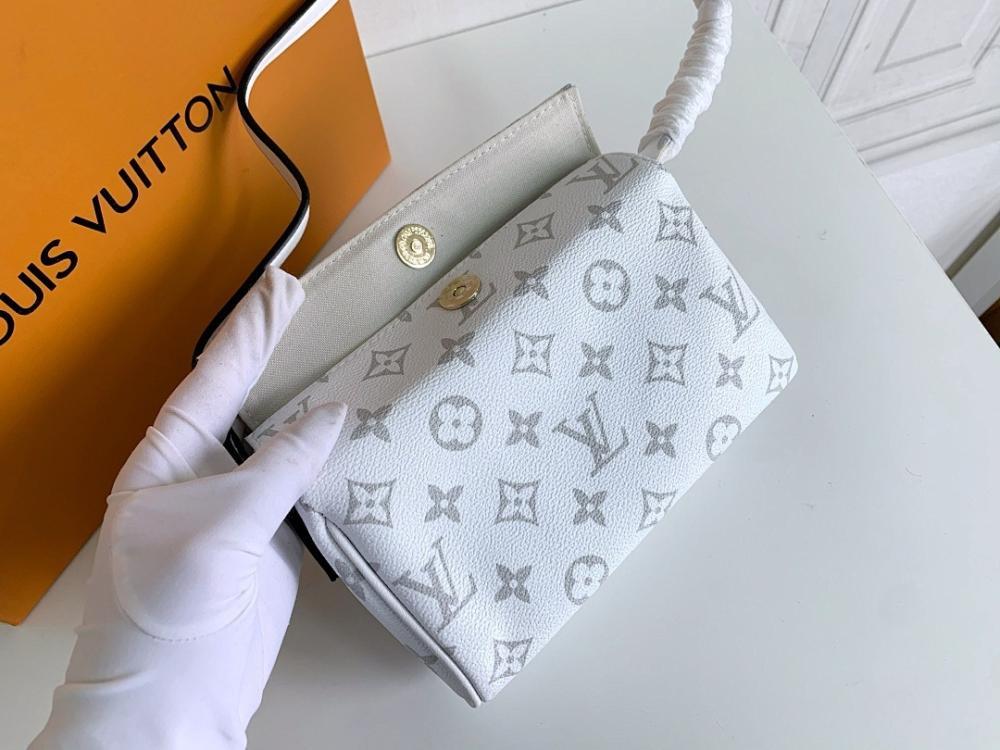 Stylish Calfskin Shoulder Bag – Special Edition