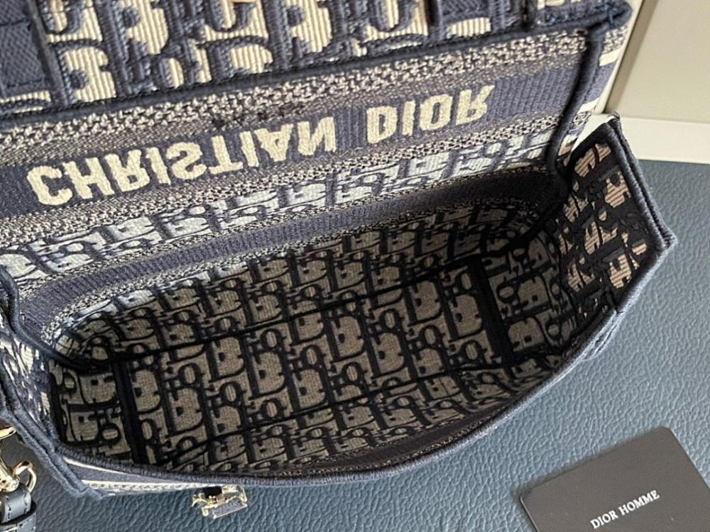 Modern Gold Shoulder Bag – Special Edition
