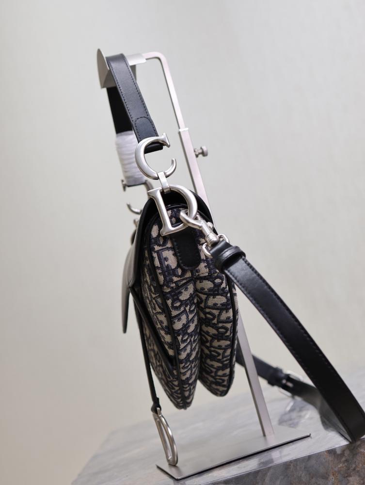 Classic Shoulder Bag