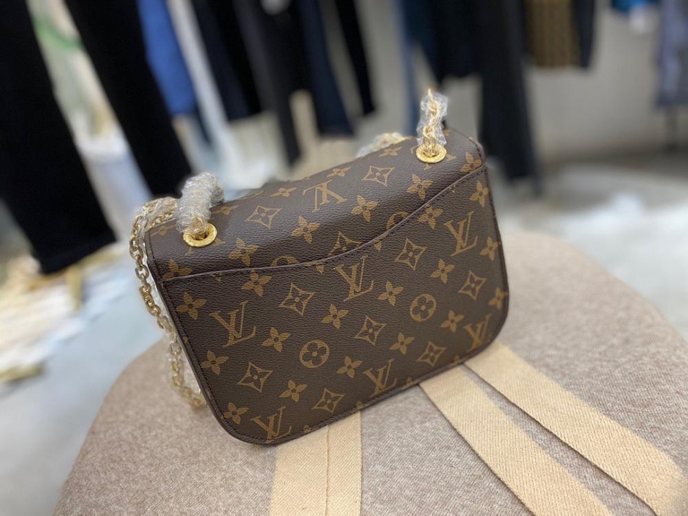 Modern Elegant Leather Shoulder Bag