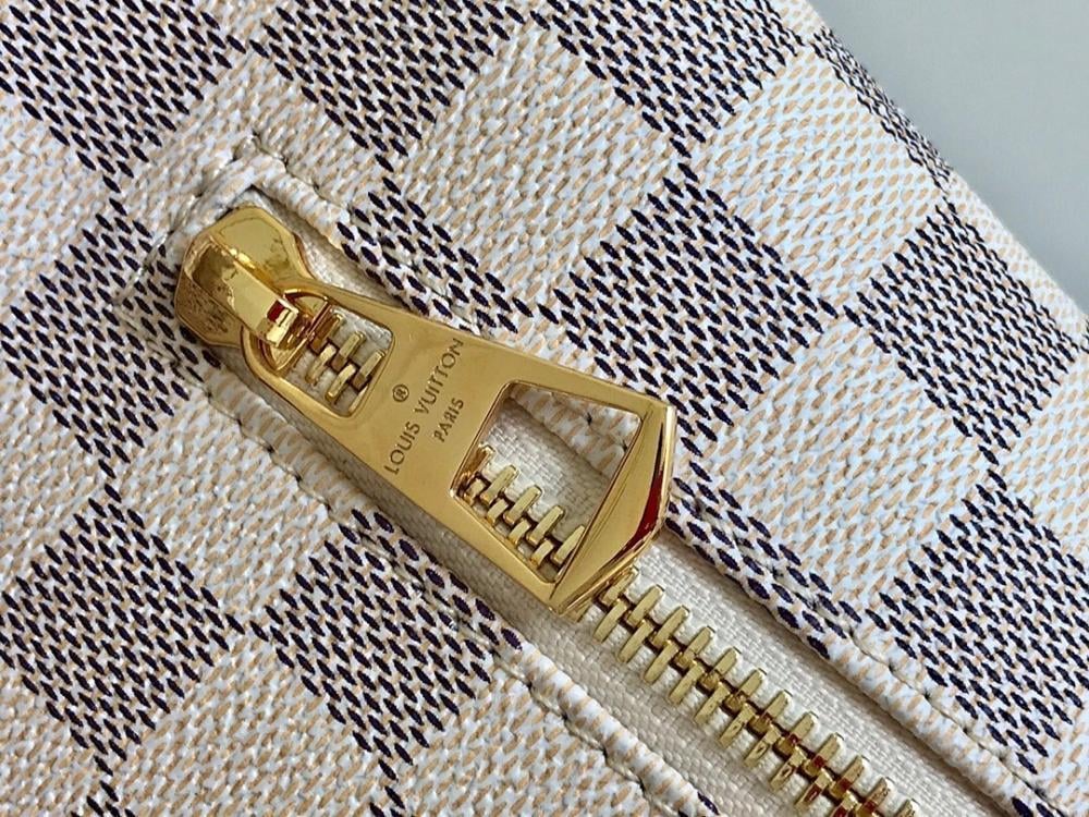 Elegant Refined Gold Shoulder Bag