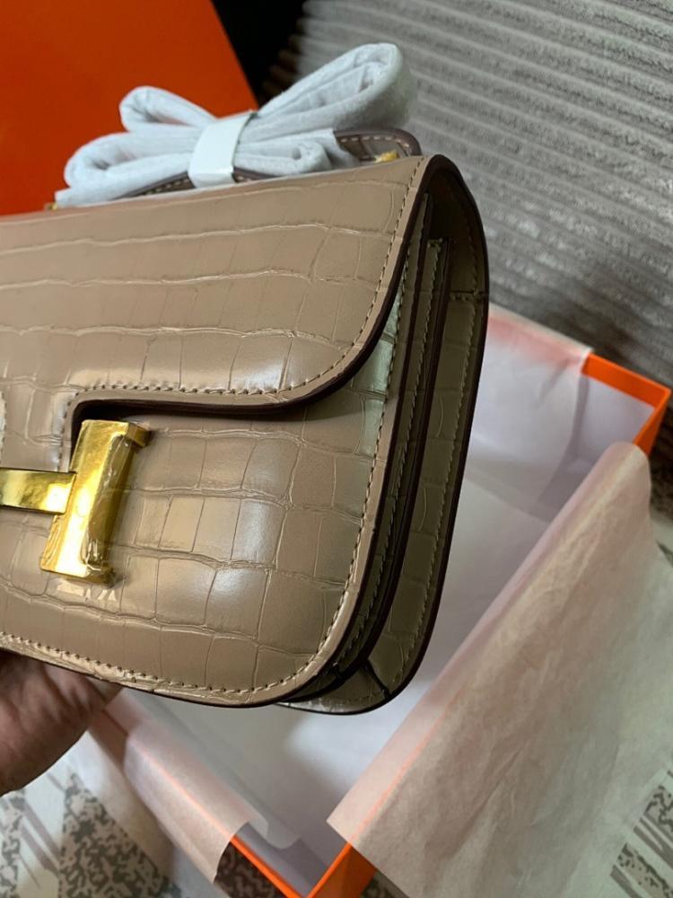 Stylish Refined Gold Leather Shoulder Bag