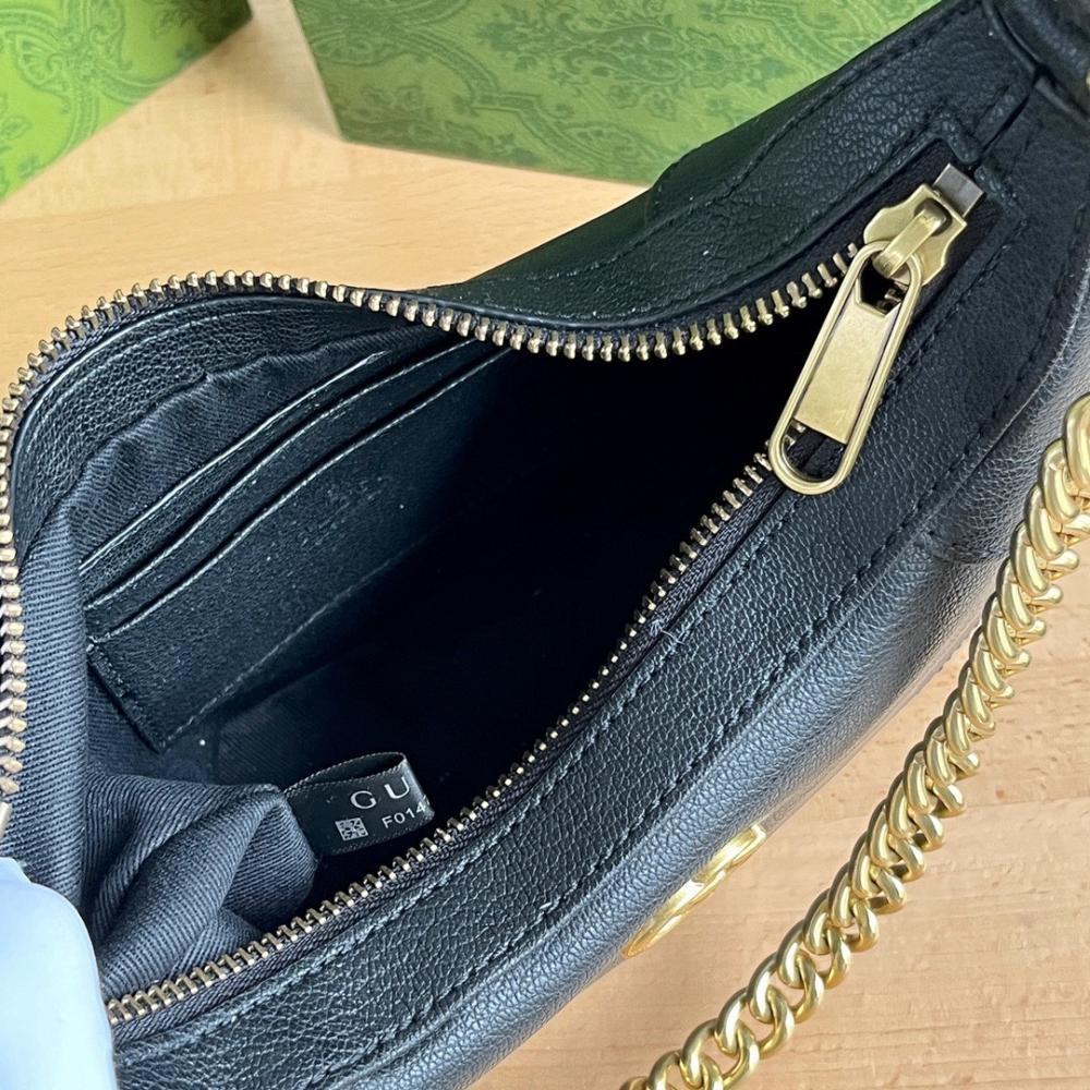 Elegant Refined Crossbody Bag