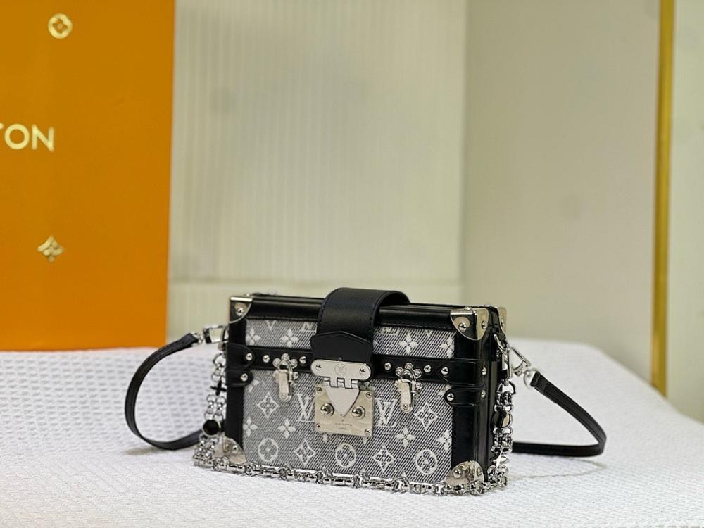 Modern Italian-Inspired Canvas Shoulder Bag