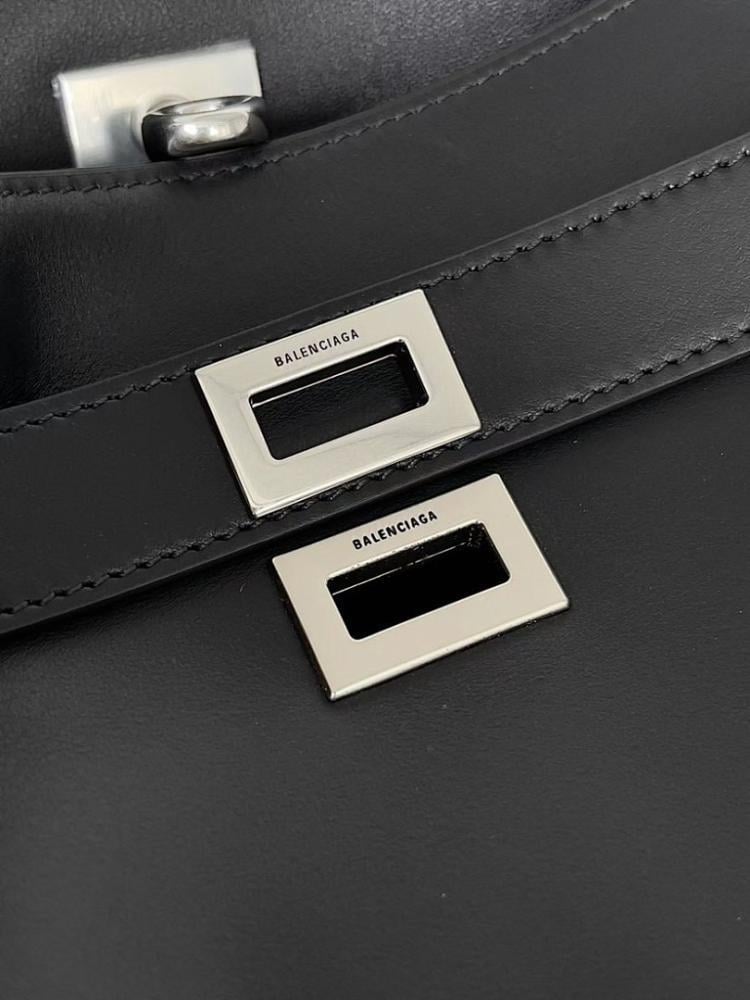 Modern Shoulder Bag – Limited Edition
