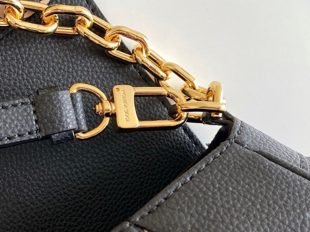 Elegant Leather Shoulder Bag – Special Edition