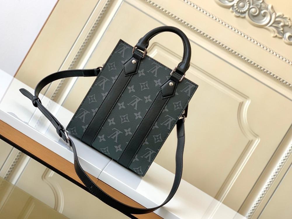 Classic Modern Leather Shoulder Bag