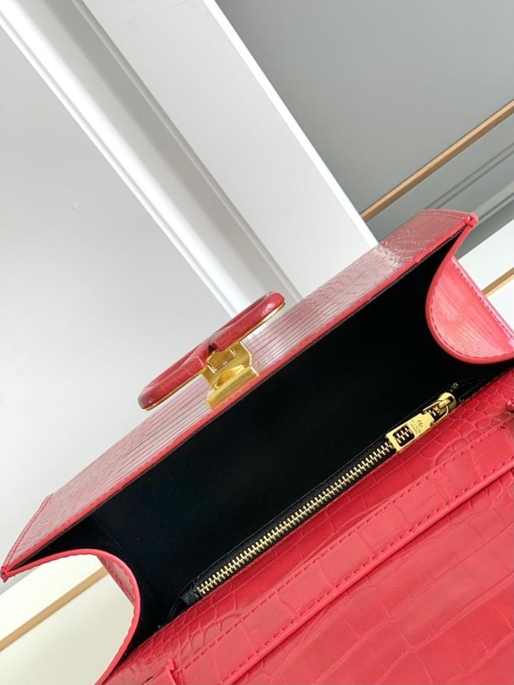 Luxury Leather Shoulder Bag – Limited Edition
