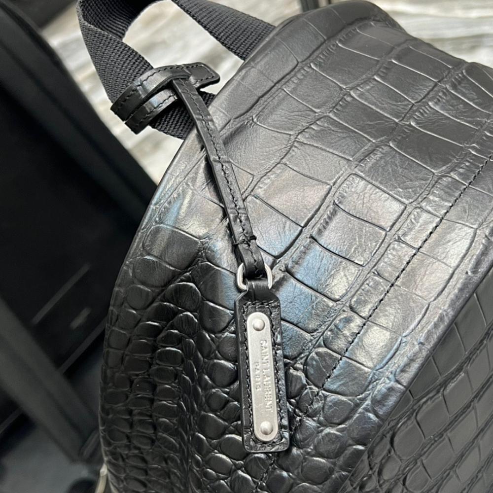 Elegant Refined Leather Shoulder Bag