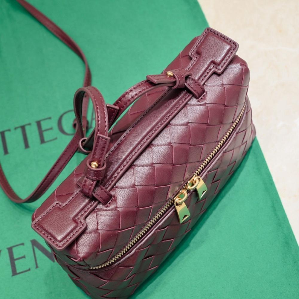 Classic Modern Woven Bag
