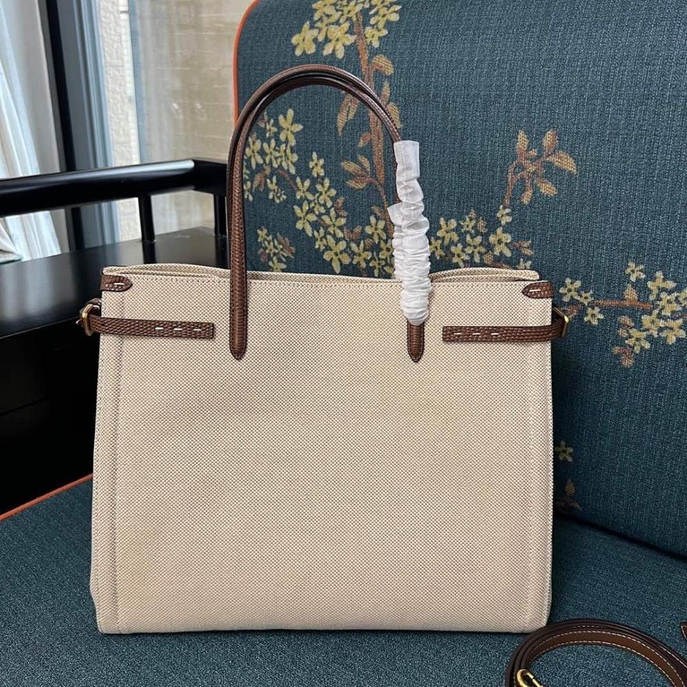 VLogo Signature Leather Shoulder Bag