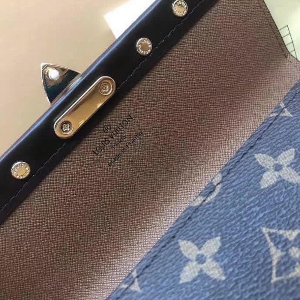 Stylish Premium Studded Travel Bag