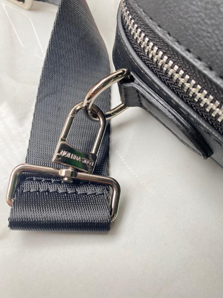 Modern Italian-Inspired Leather Crossbody Bag