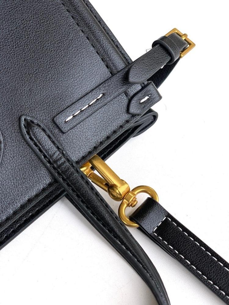 Luxury Gold Crossbody Bag – Special Edition