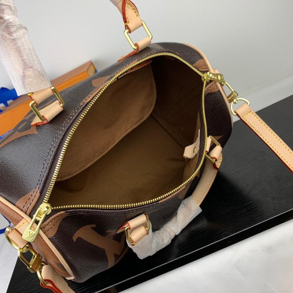 Modern Refined Shoulder Bag