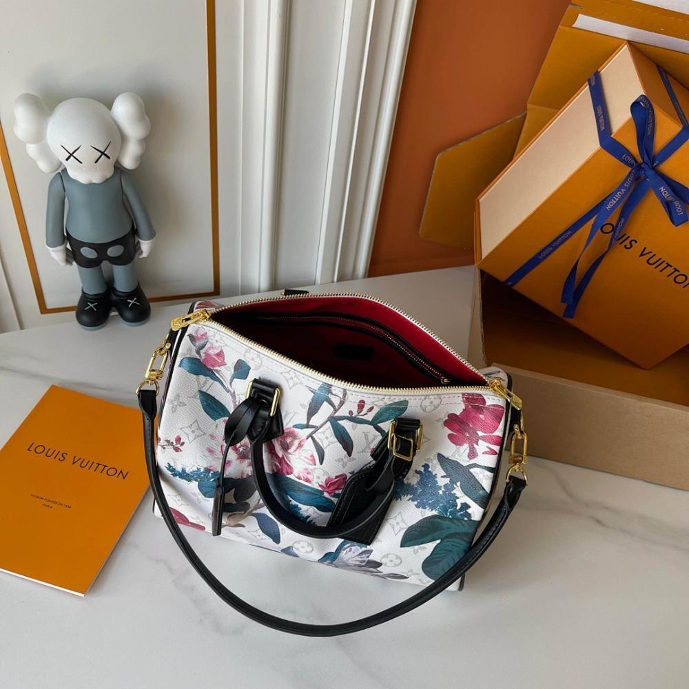 Modern Italian-Inspired Gold Leather Crossbody Bag