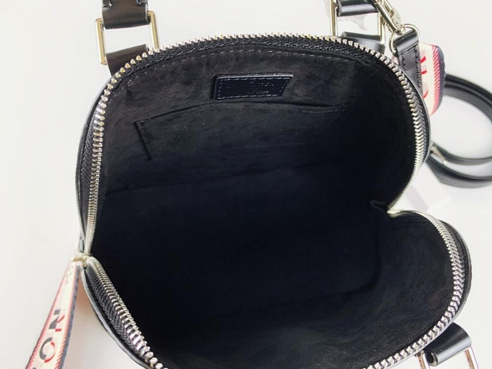 Classic Refined Leather Shoulder Bag