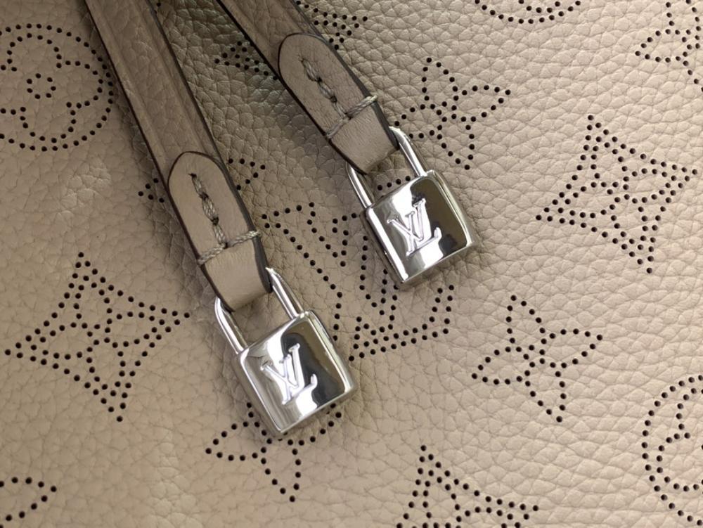 Elegant Shoulder Bag