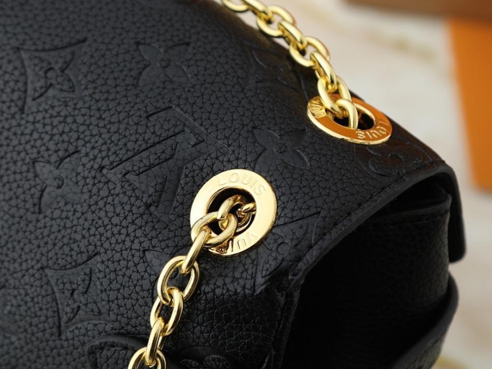 Modern Refined Shoulder Bag