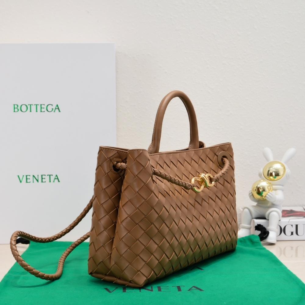 Elegant Leather Crossbody Bag