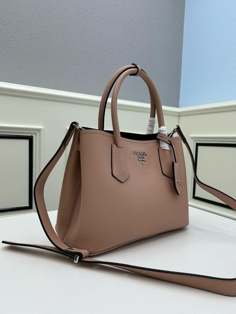Classic Italian-Inspired White Quilted Leather Shoulder Bag