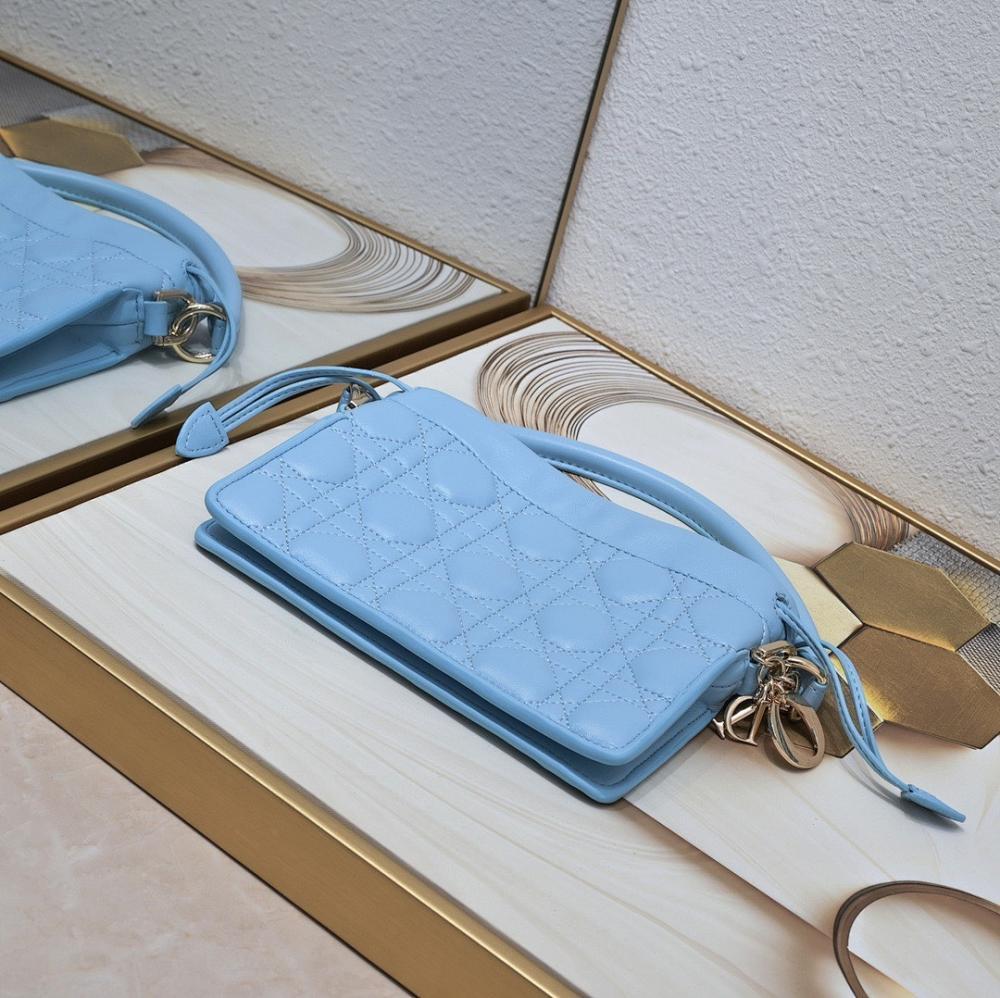 Stylish Refined Lambskin Shoulder Bag