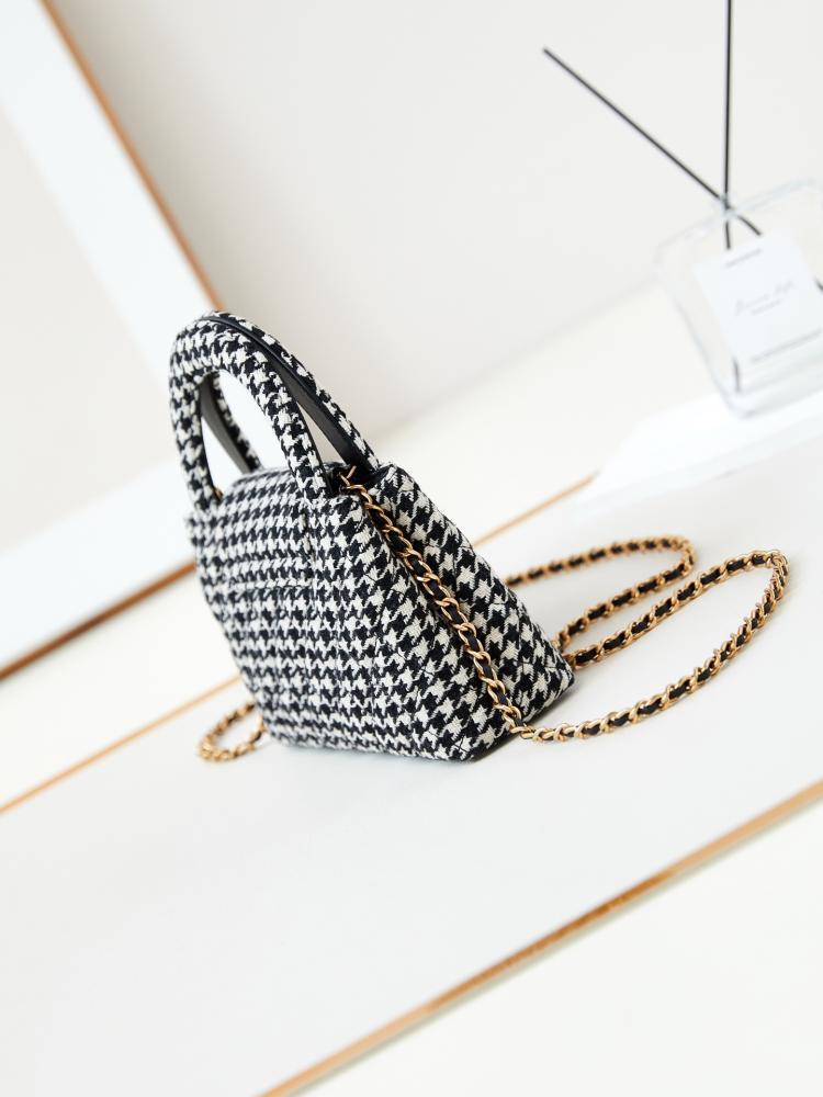 Alma Leather Shoulder Bag
