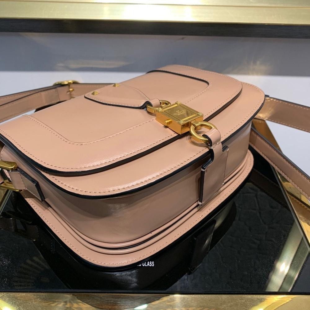 Stylish Gold Leather Shoulder Bag – Special Edition