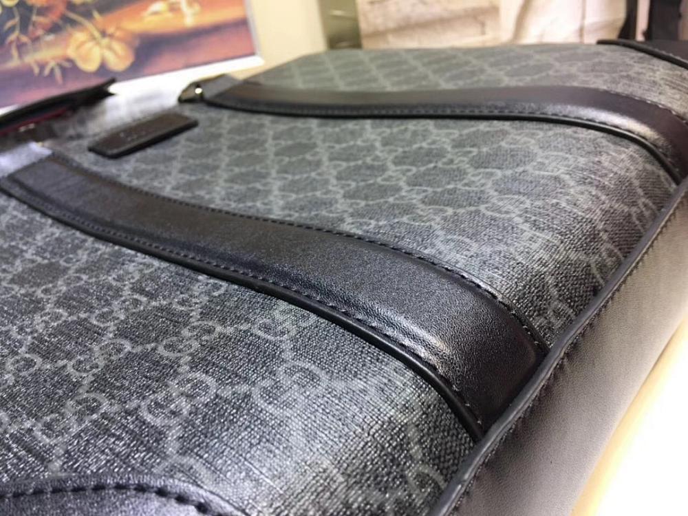 Elegant Refined Shoulder Bag