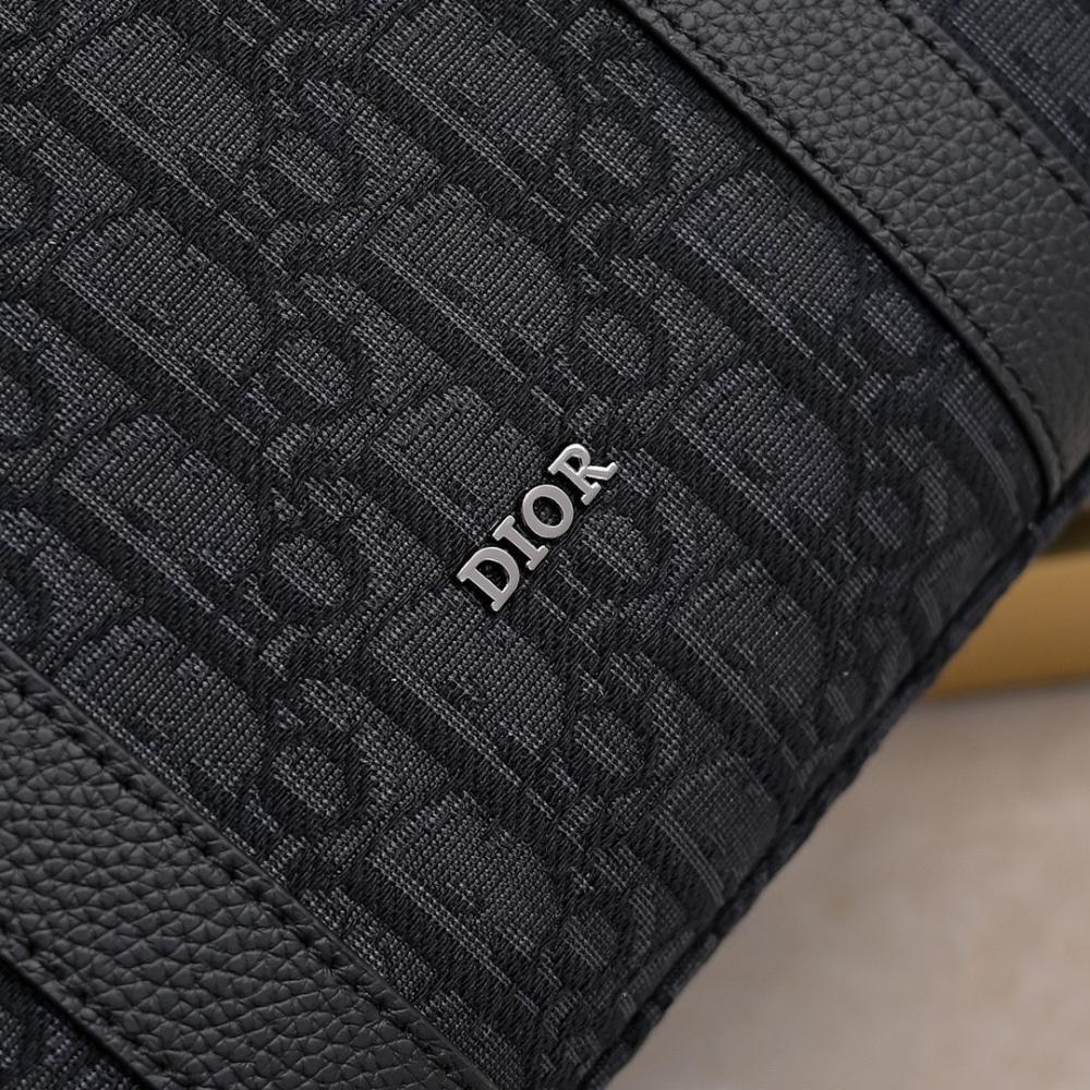 Modern Luxury Leather Shoulder Bag – Limited Edition