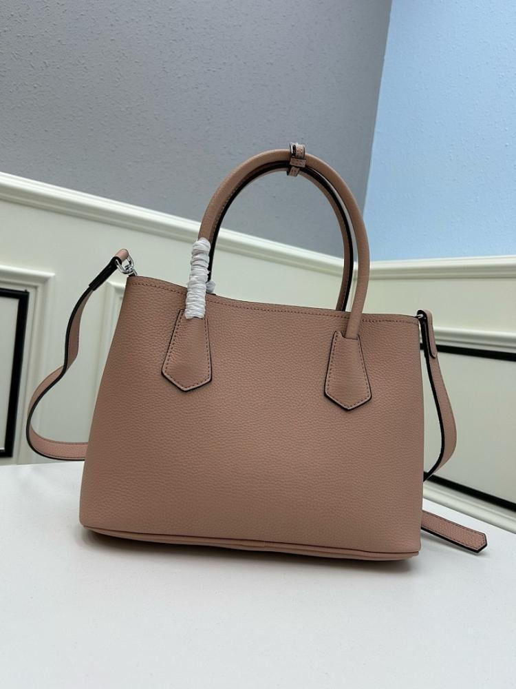 Classic Italian-Inspired White Quilted Leather Shoulder Bag